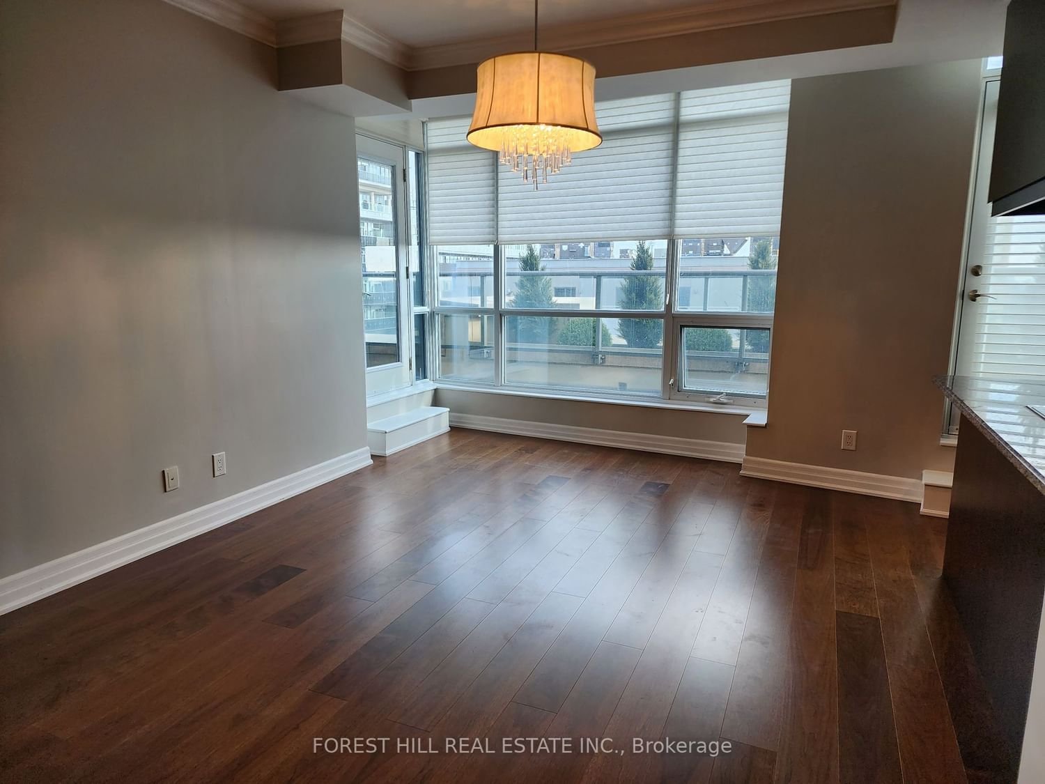 500 St. Clair Ave W, unit 401 for rent - image #4
