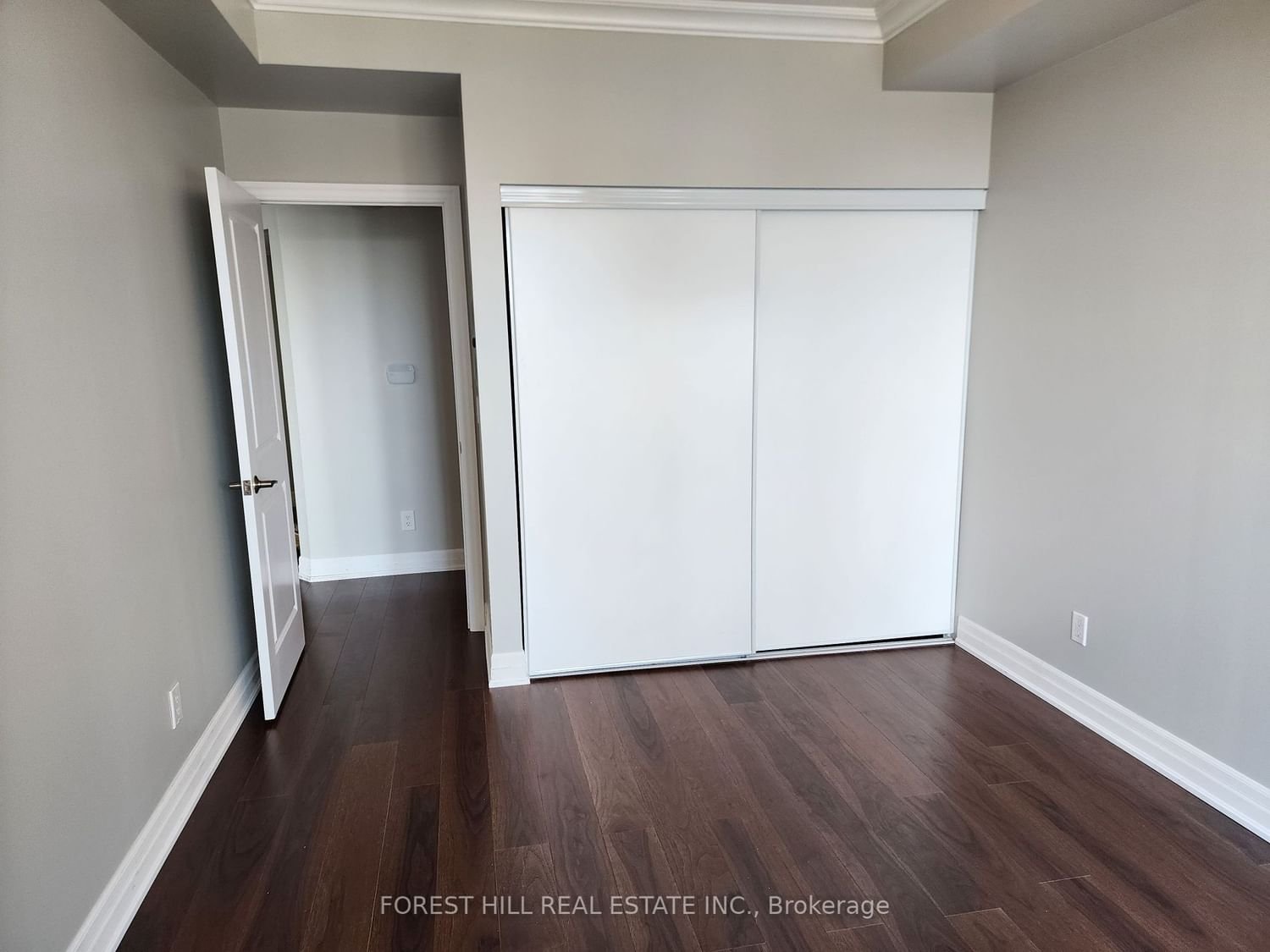 500 St. Clair Ave W, unit 401 for rent - image #8