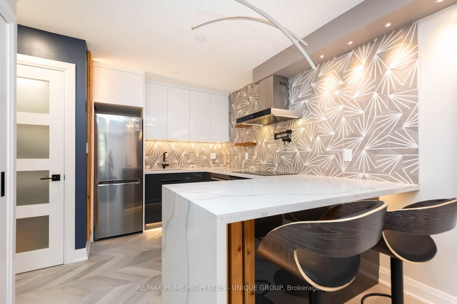 415 Jarvis St, unit 116 for rent - image #6