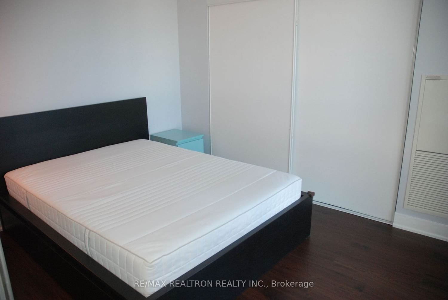 23 Sheppard Ave E, unit 807 for rent - image #10