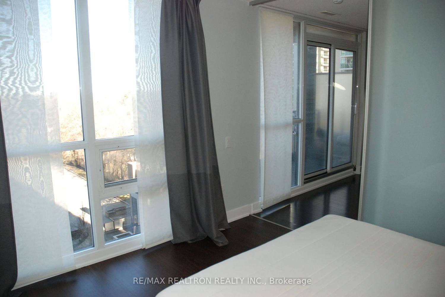 23 Sheppard Ave E, unit 807 for rent - image #12