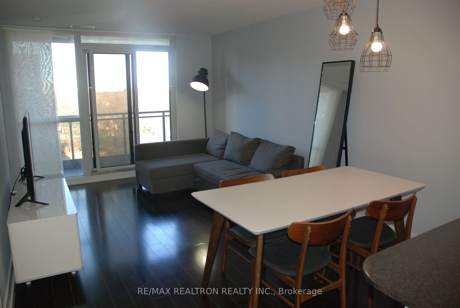 23 Sheppard Ave E, unit 807 for rent - image #2