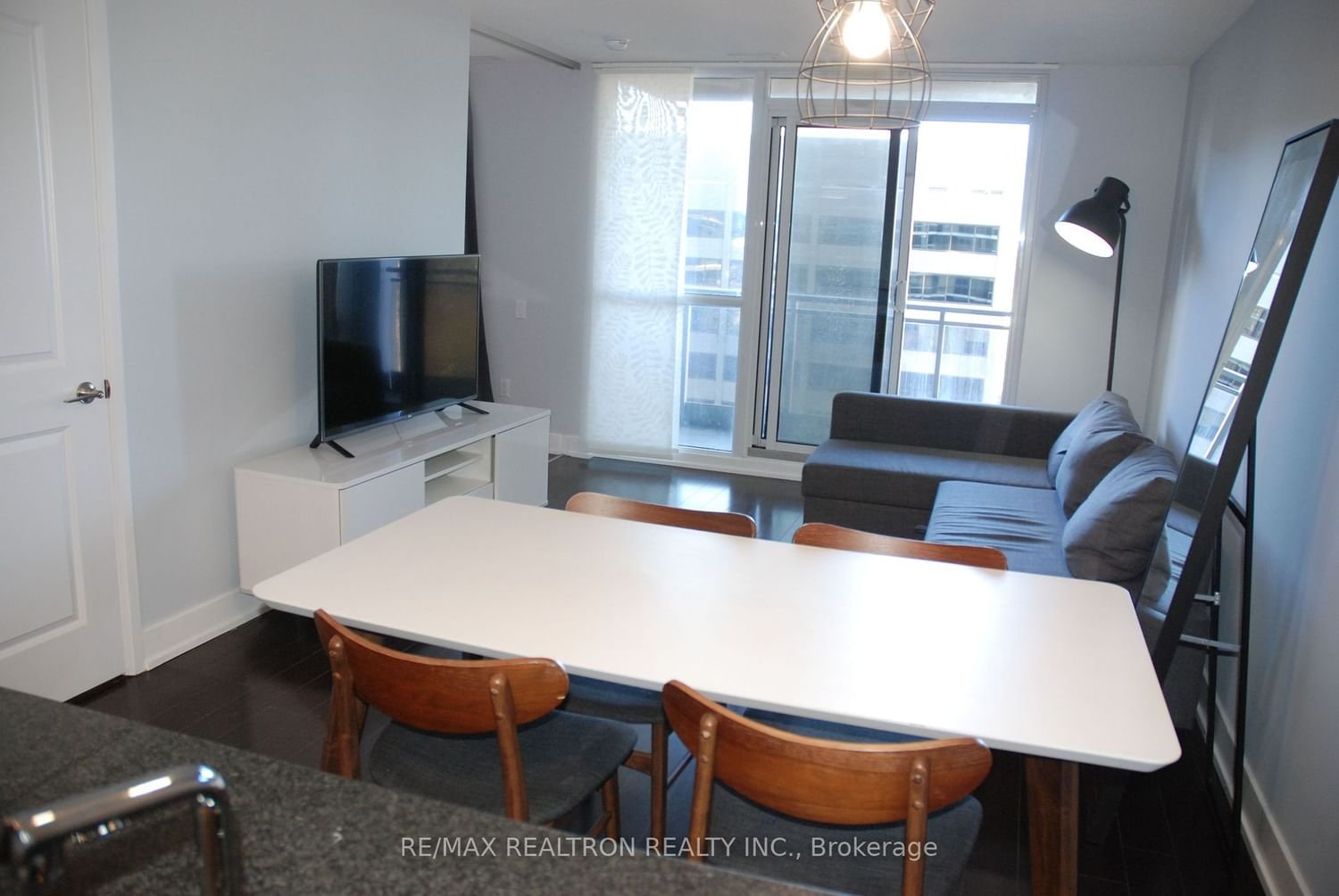 23 Sheppard Ave E, unit 807 for rent - image #3