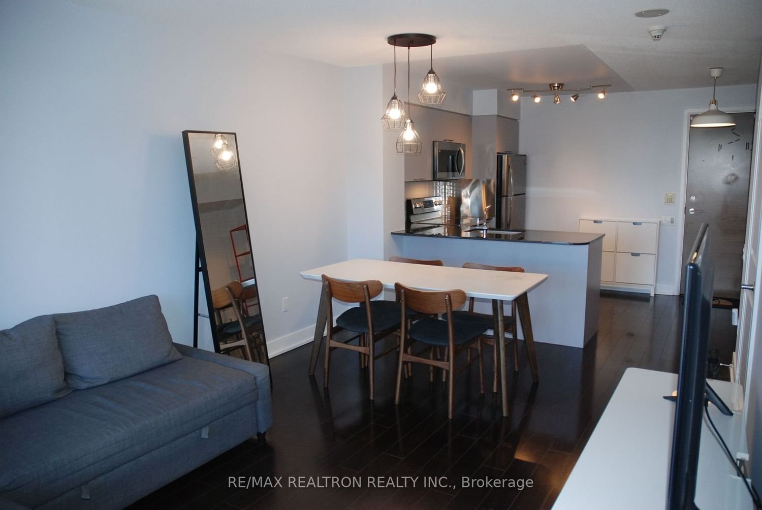 23 Sheppard Ave E, unit 807 for rent - image #4