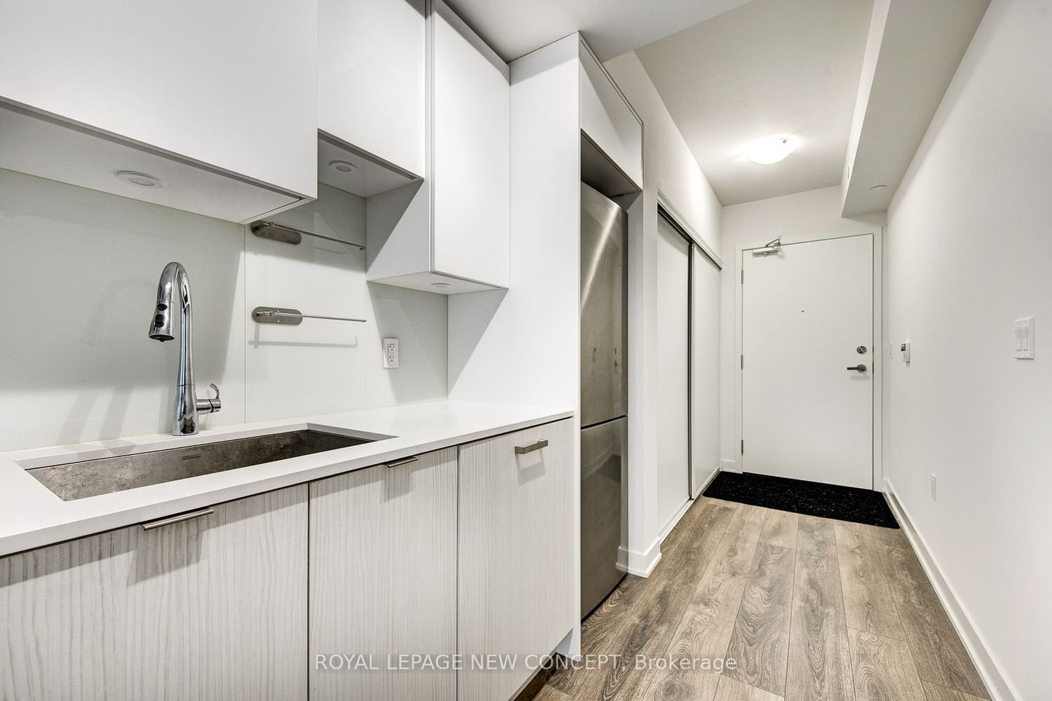 99 Broadway Ave, unit 3208 for sale - image #4