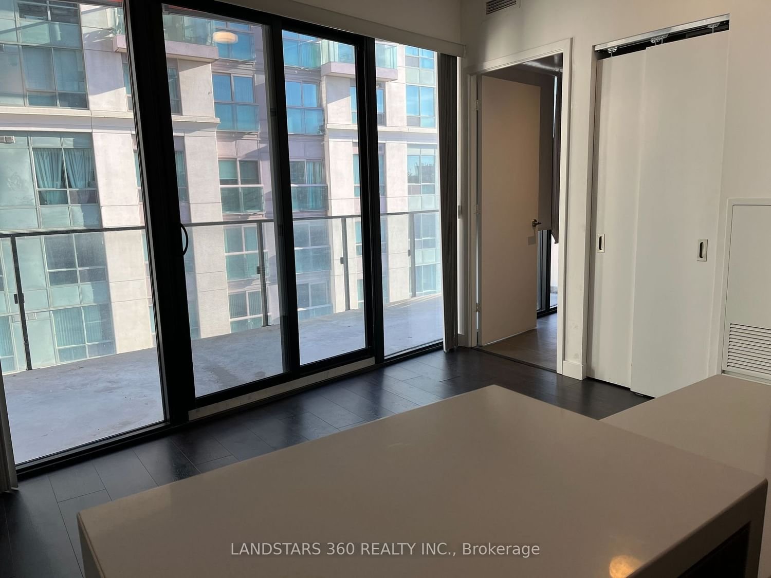 215 Queen St W, unit 816 for rent - image #8