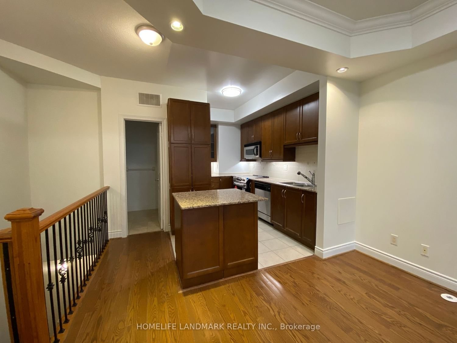 428 Kenneth Ave, unit 4 for rent - image #5