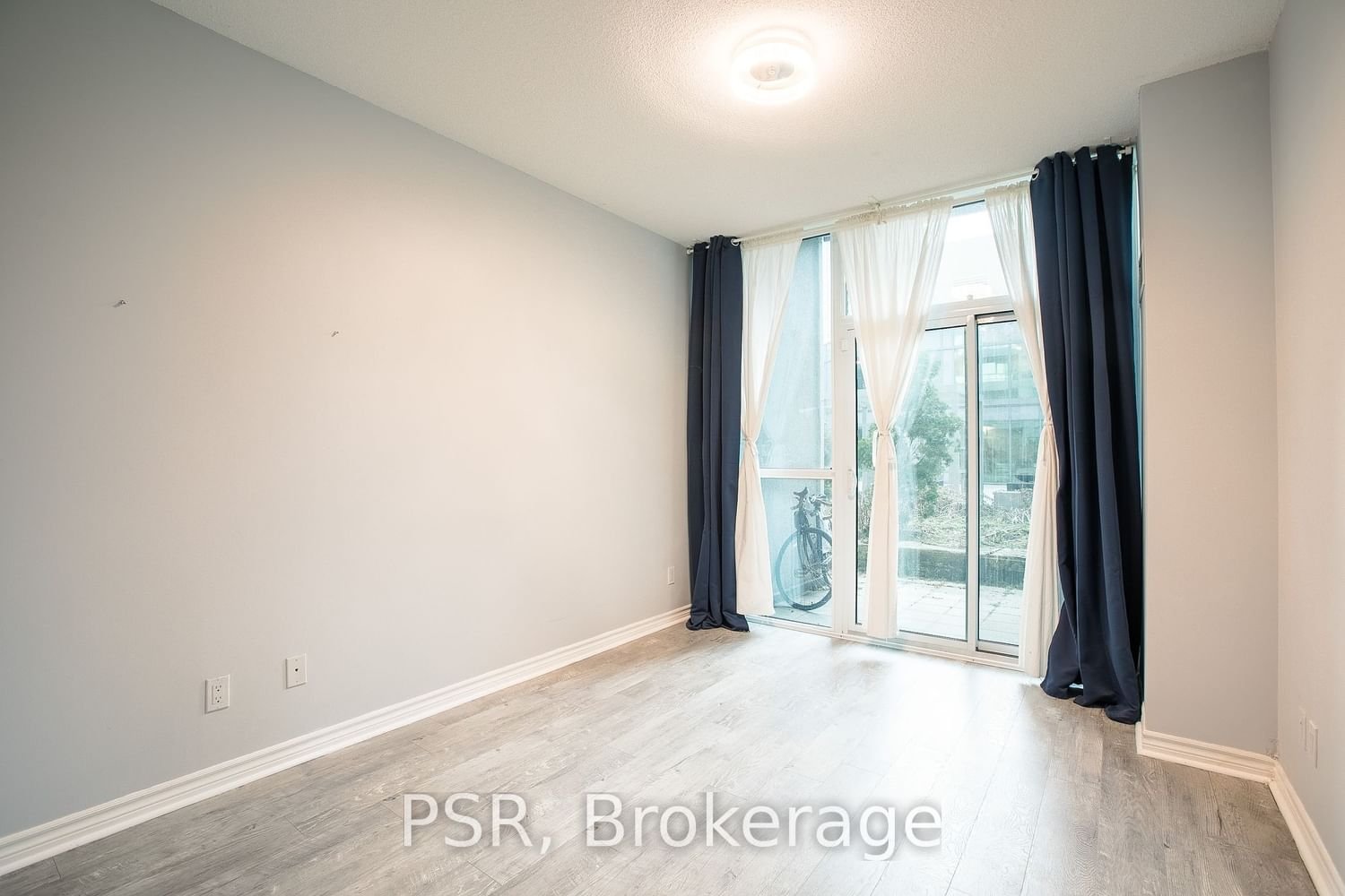 25 Lower Simcoe St, unit 226 for rent - image #7
