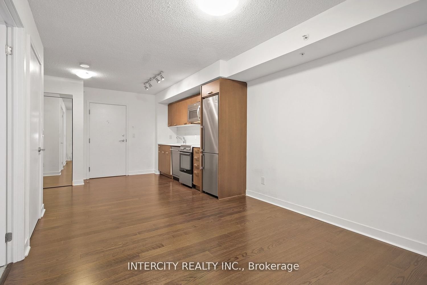 295 Adelaide St W, unit 517 for rent - image #10