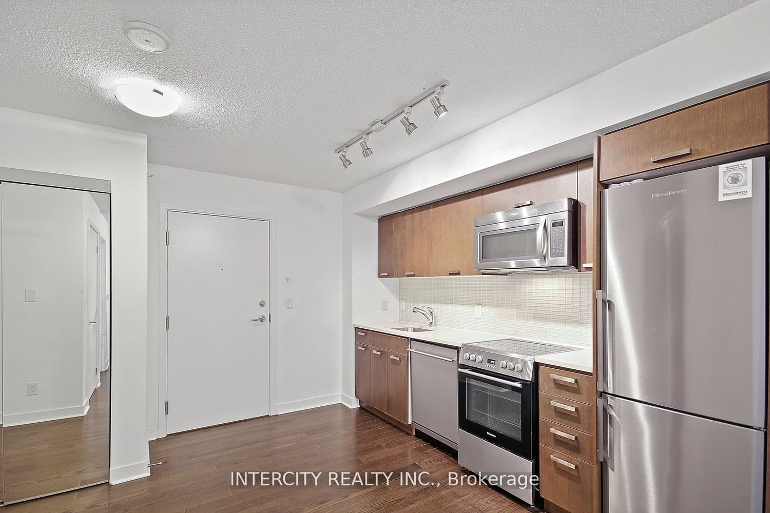 295 Adelaide St W, unit 517 for rent - image #6