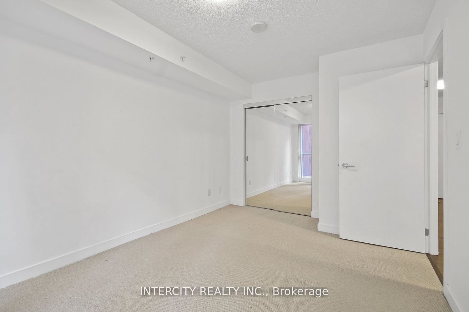 295 Adelaide St W, unit 517 for rent - image #9