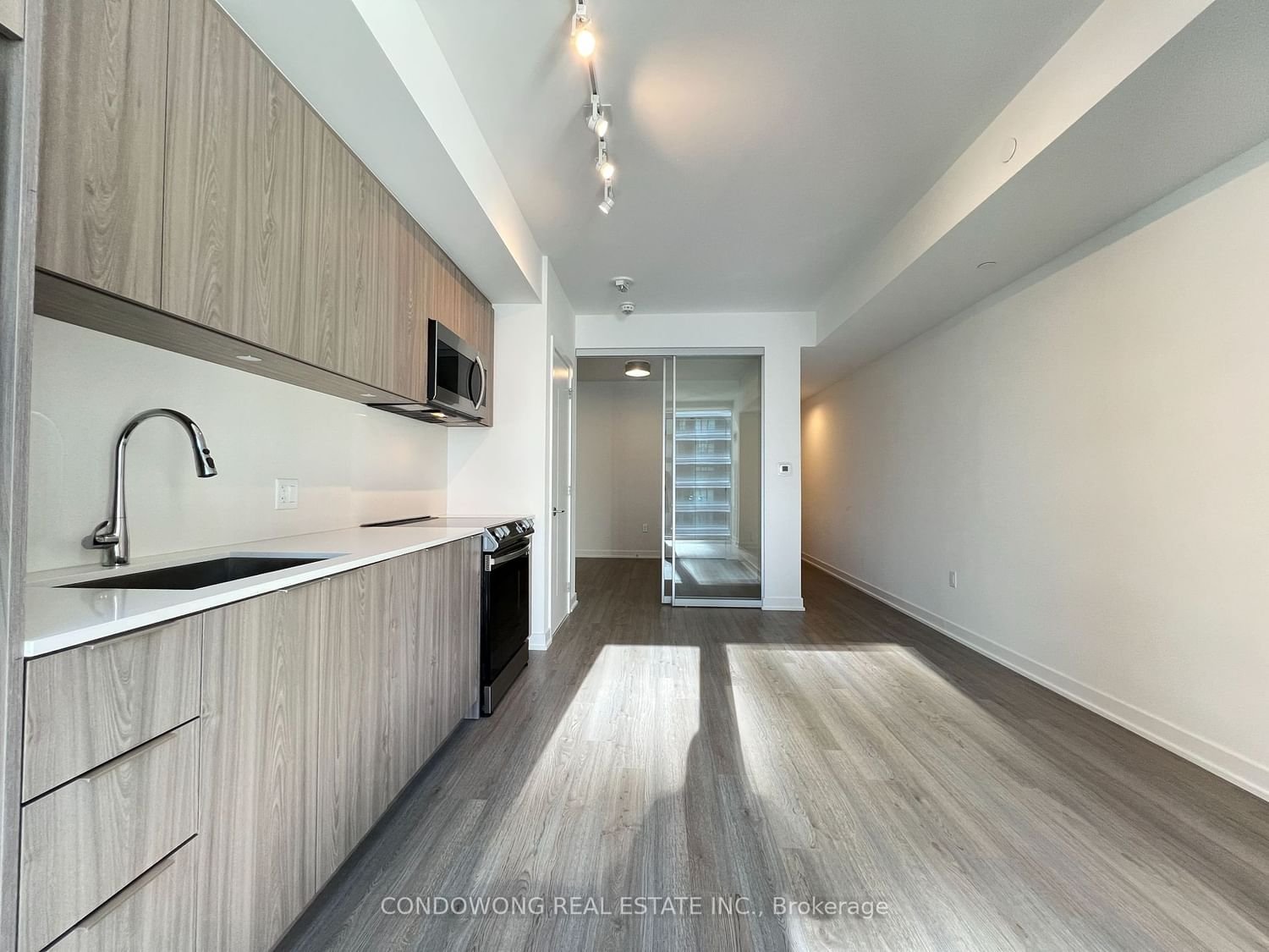 357 King St W, unit 2205 for rent - image #2