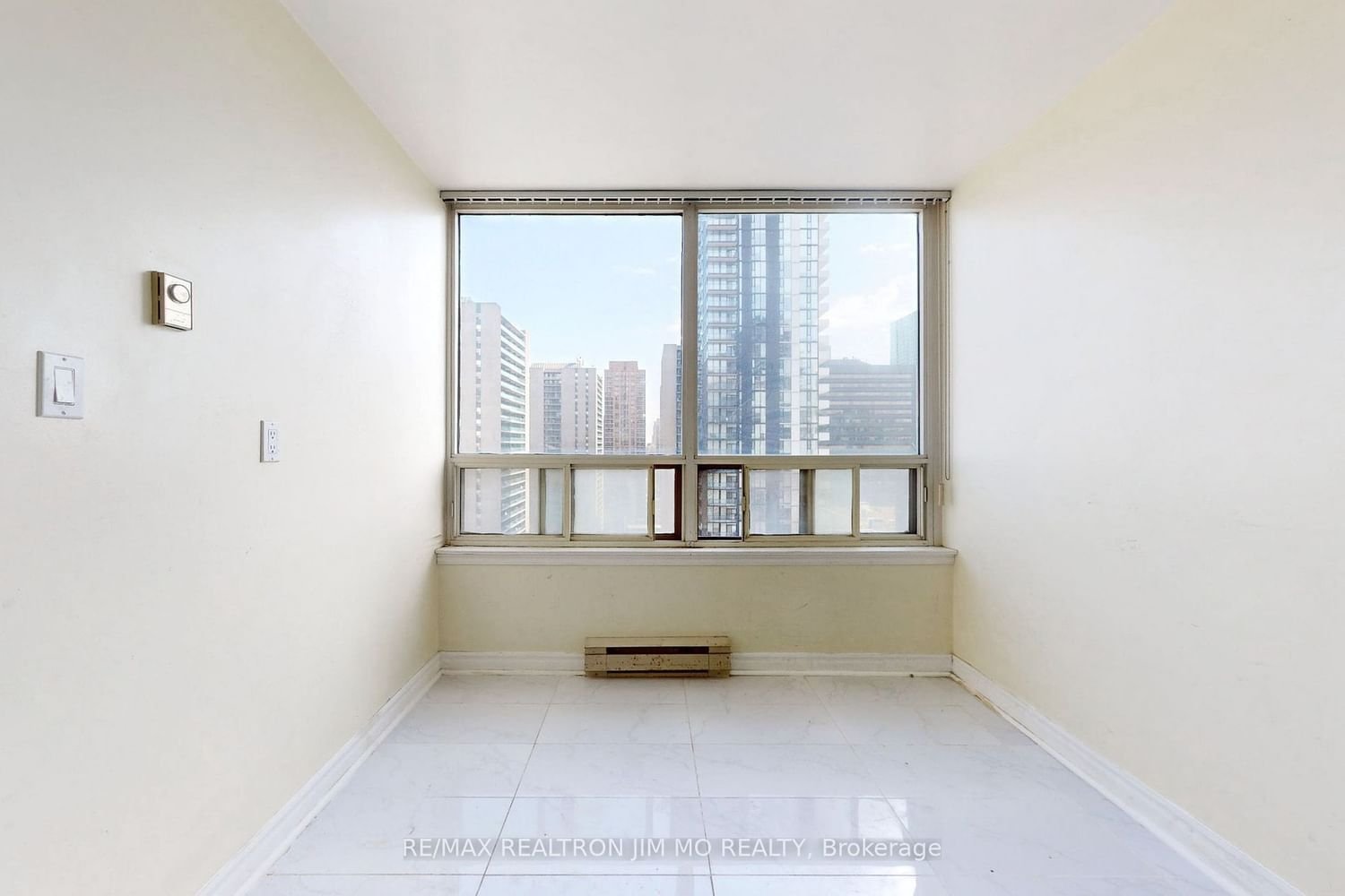 30 Greenfield Ave, unit 1806 for sale - image #15