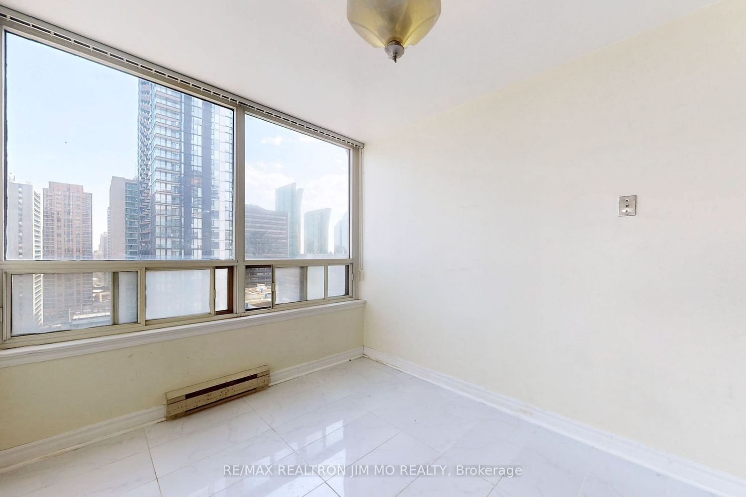 30 Greenfield Ave, unit 1806 for sale - image #16