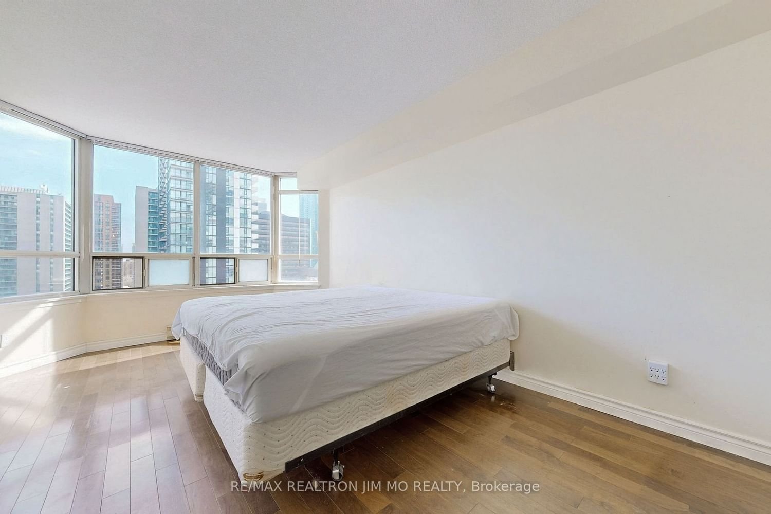 30 Greenfield Ave, unit 1806 for sale - image #19