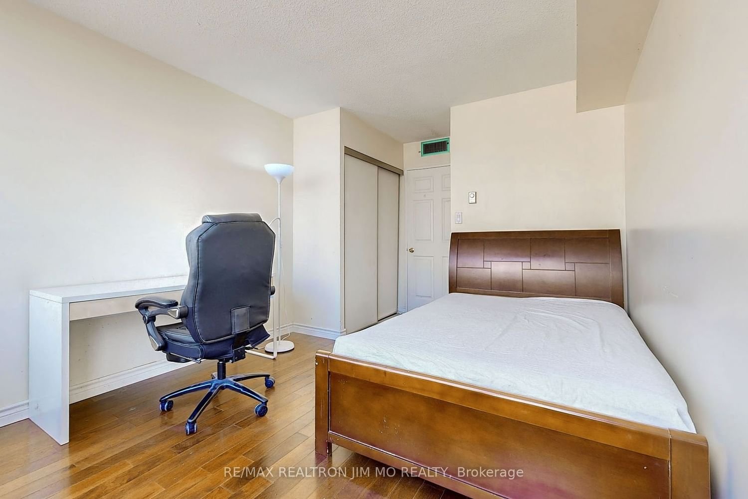 30 Greenfield Ave, unit 1806 for sale - image #24