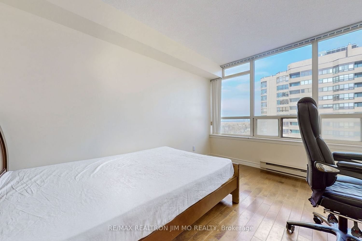 30 Greenfield Ave, unit 1806 for sale - image #25
