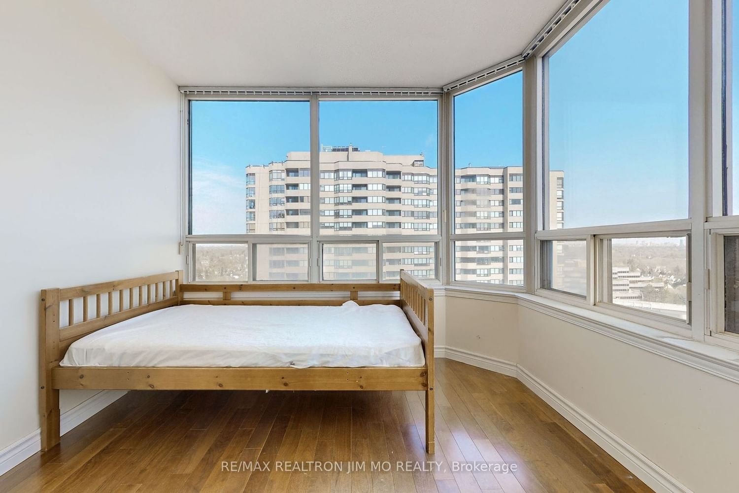 30 Greenfield Ave, unit 1806 for sale - image #27