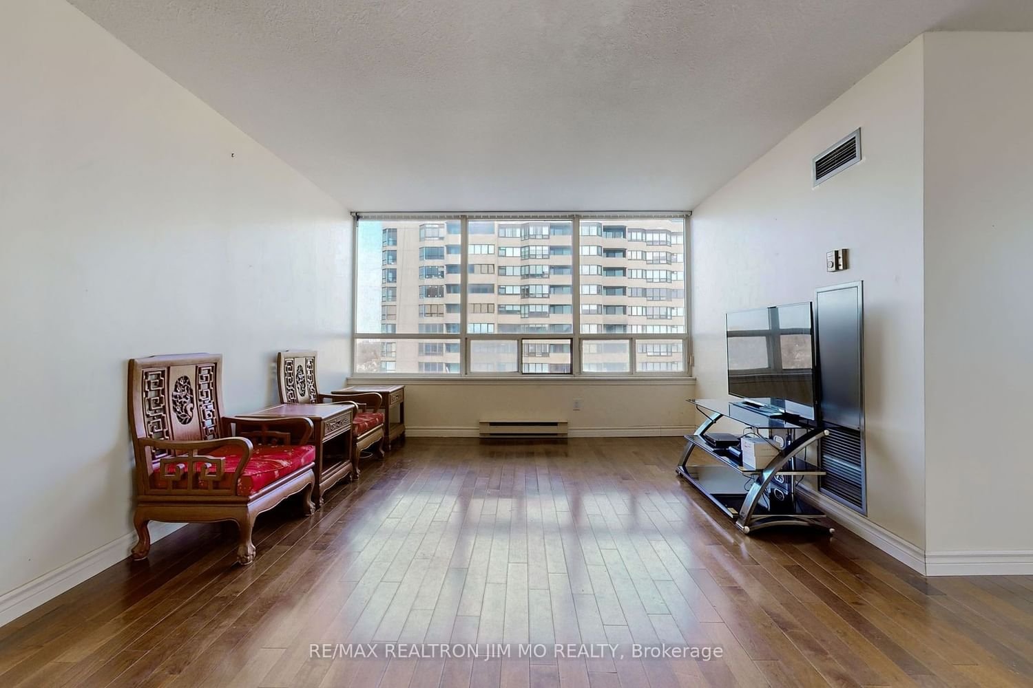 30 Greenfield Ave, unit 1806 for sale - image #3