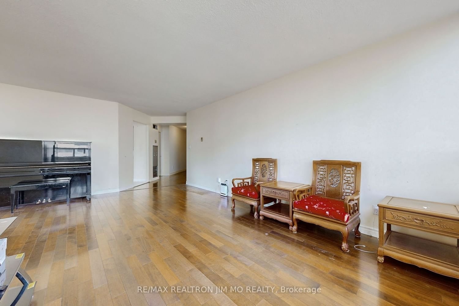 30 Greenfield Ave, unit 1806 for sale - image #6