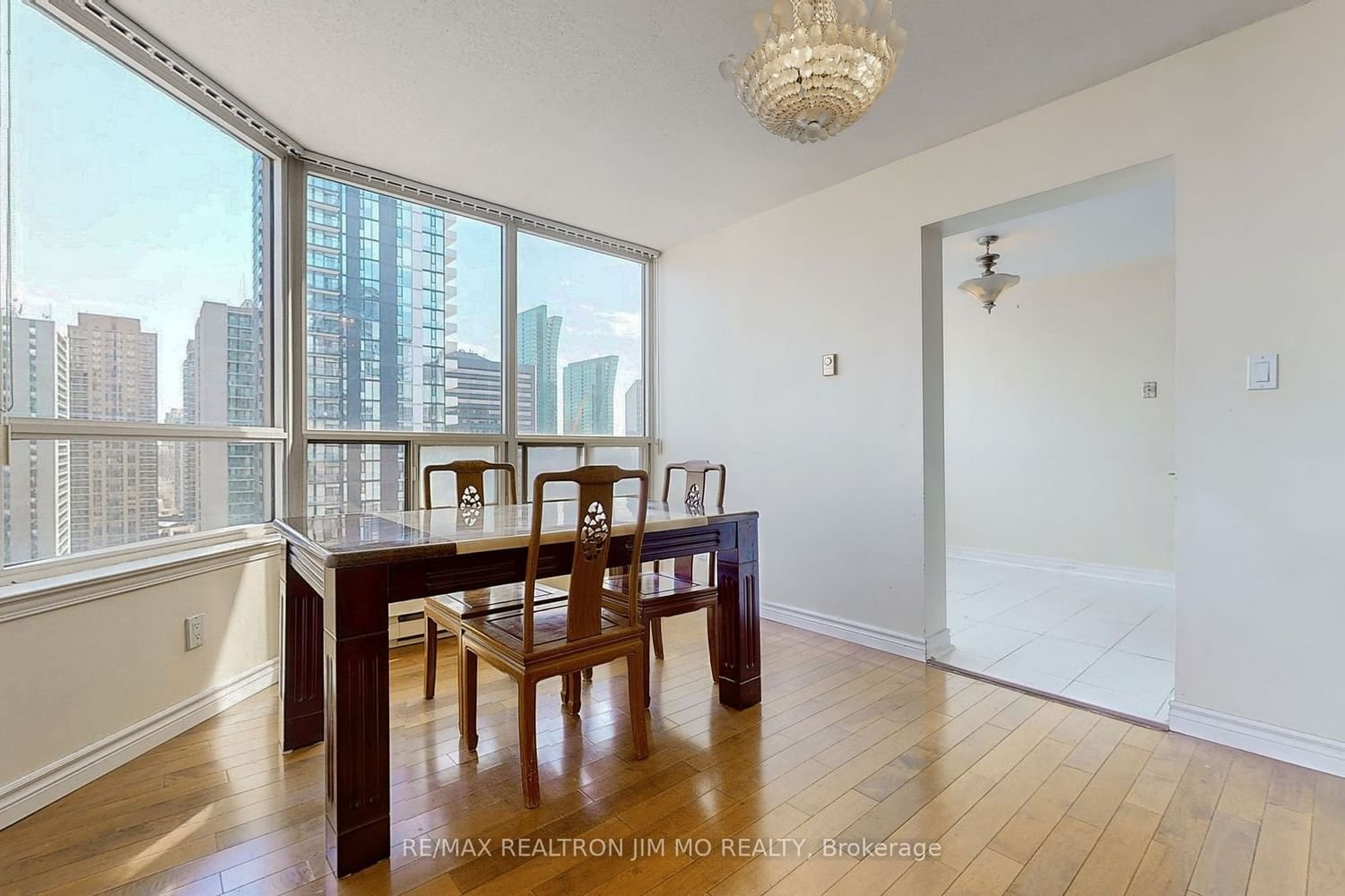 30 Greenfield Ave, unit 1806 for sale - image #8