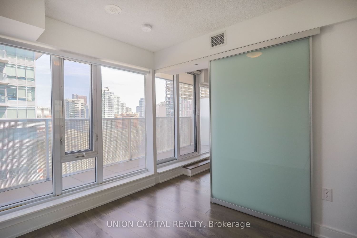 89 Mcgill St, unit 1904 for rent - image #16