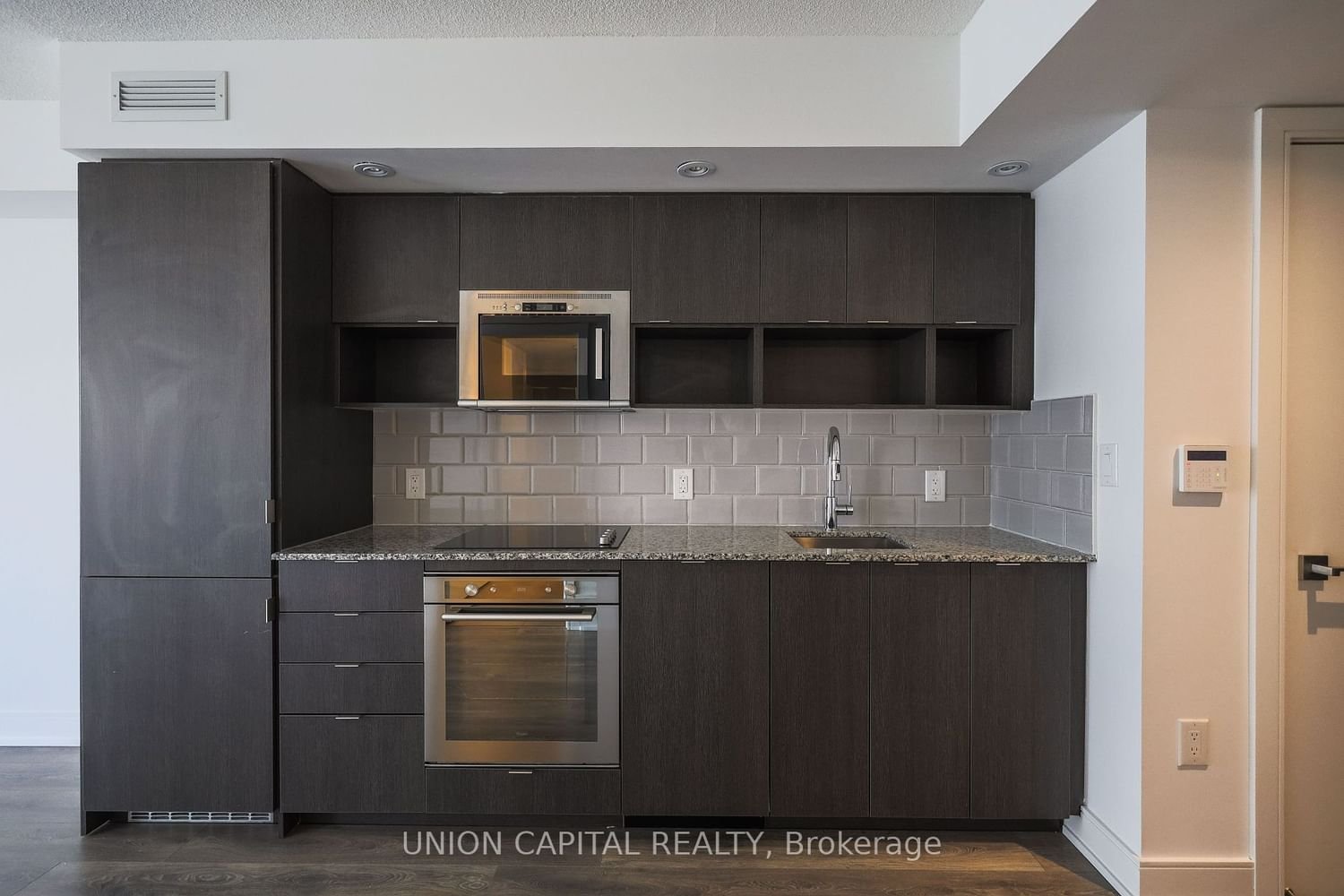 89 Mcgill St, unit 1904 for rent - image #5
