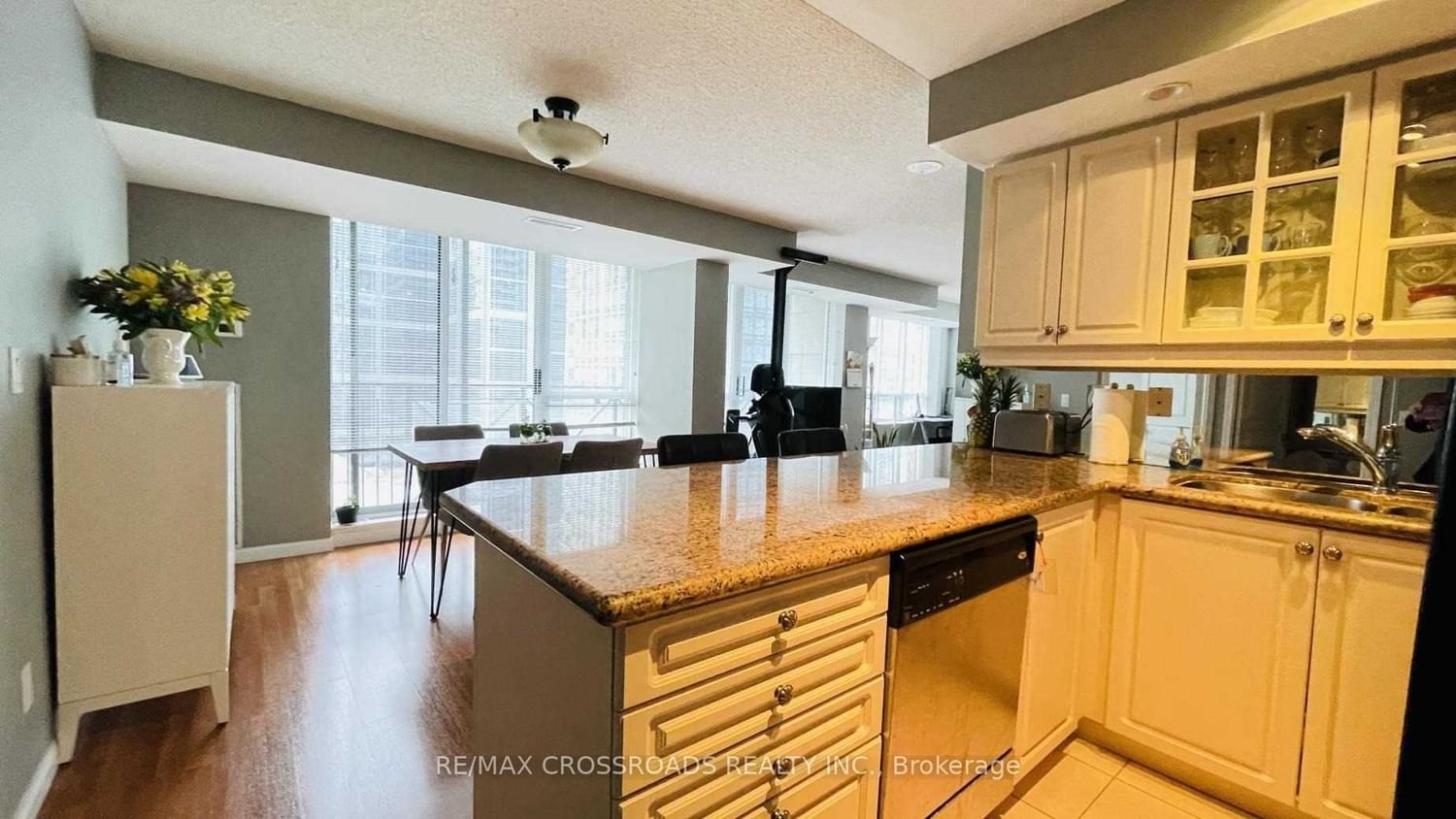 140 Simcoe St, unit 1215 for rent - image #5