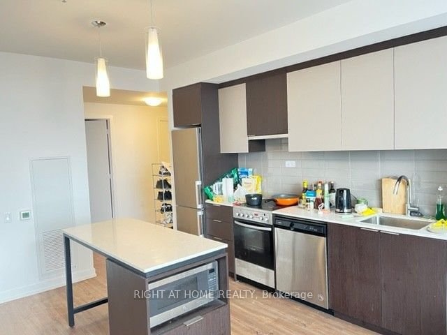 203 College St, unit 3004 for rent - image #2