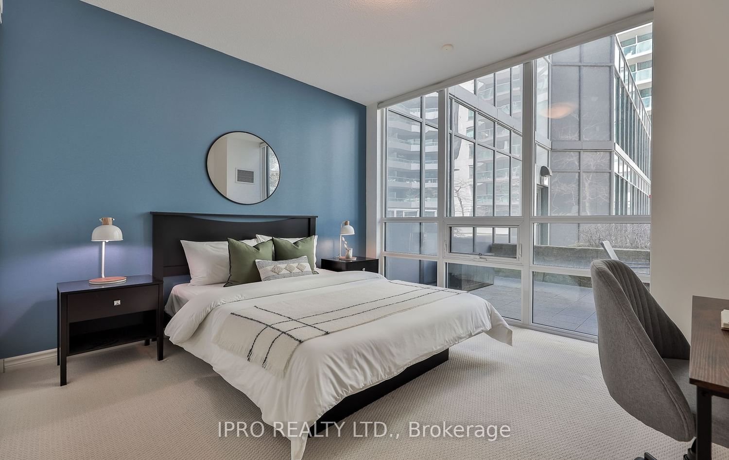 19 Grand Trunk Cres, unit 211 for sale - image #15