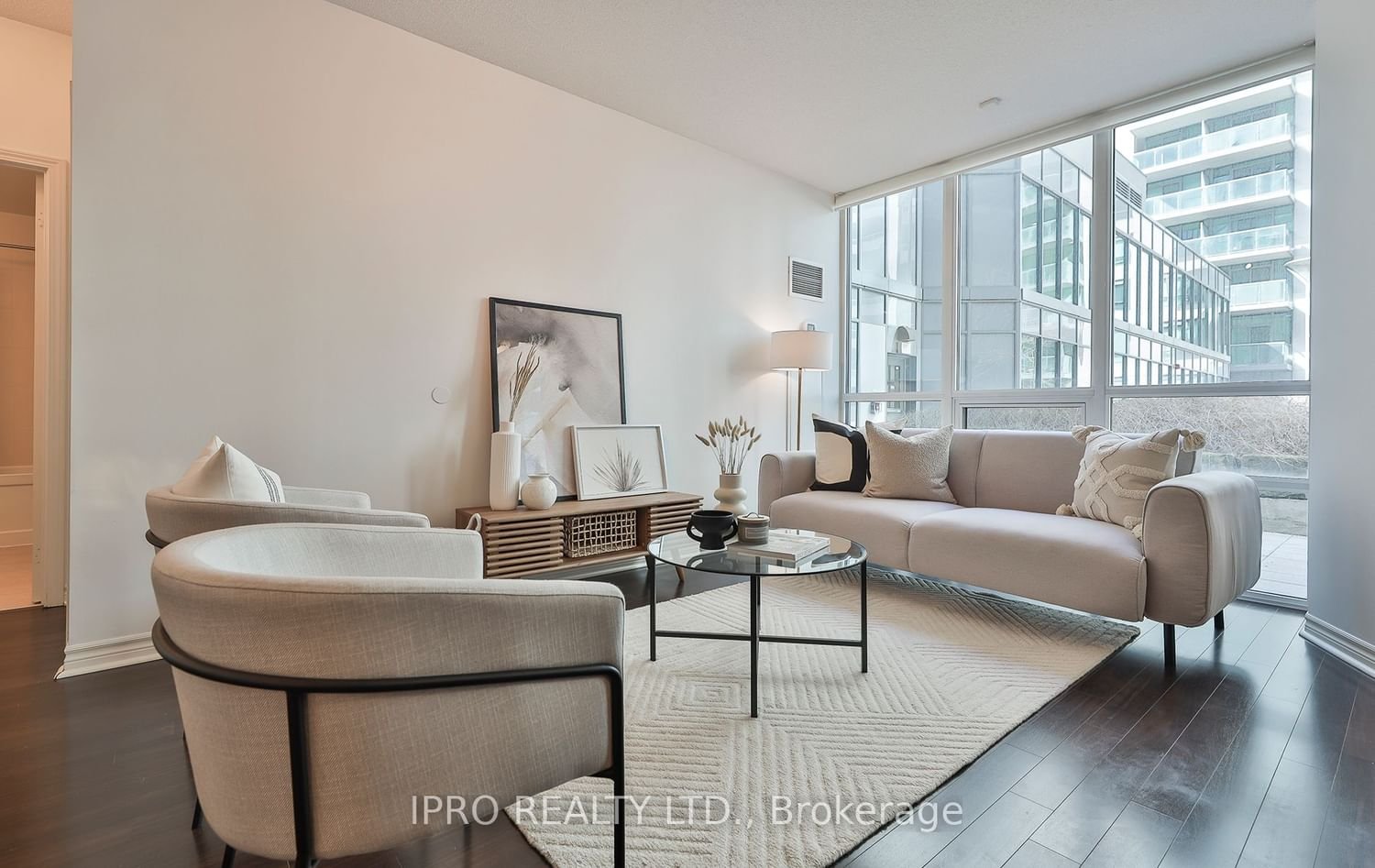 19 Grand Trunk Cres, unit 211 for sale - image #3