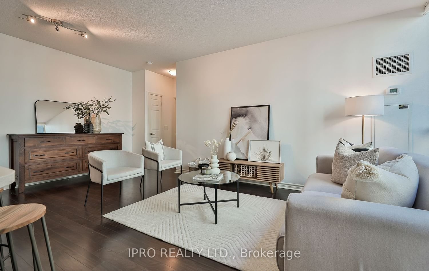 19 Grand Trunk Cres, unit 211 for sale - image #5