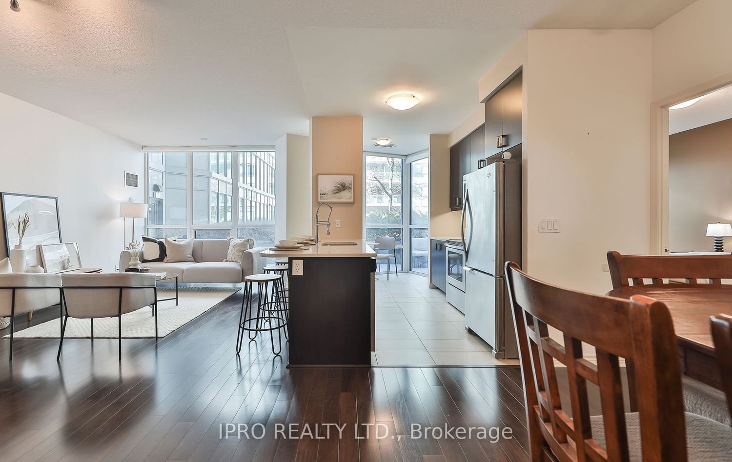 19 Grand Trunk Cres, unit 211 for sale - image #6
