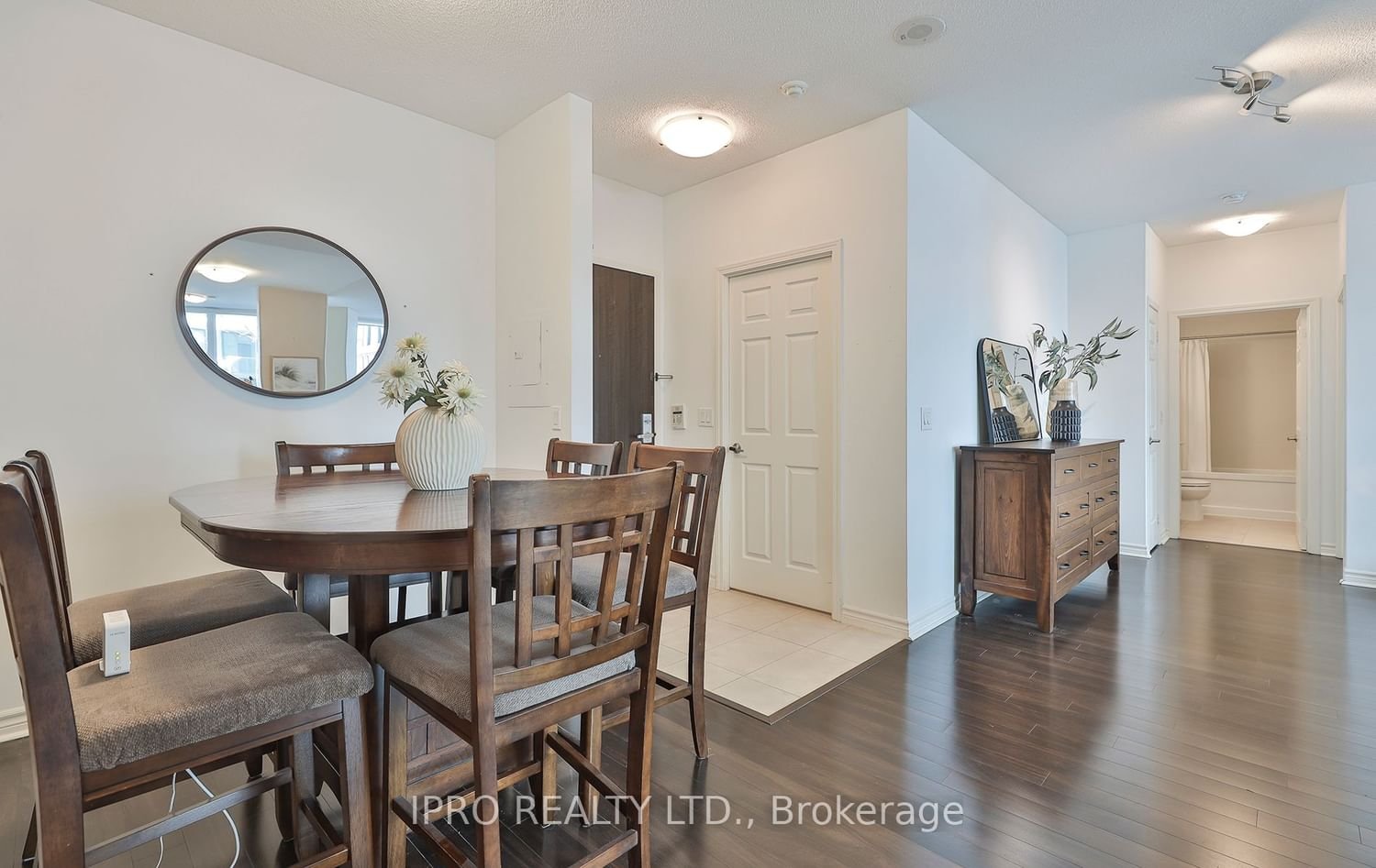 19 Grand Trunk Cres, unit 211 for sale - image #8