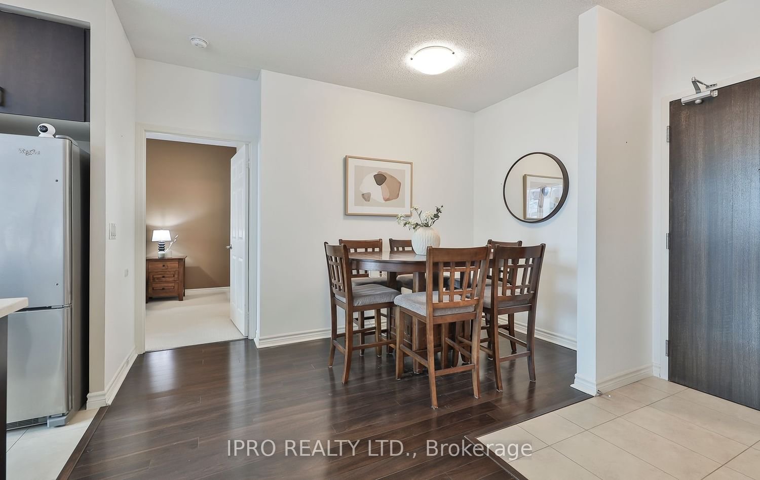 19 Grand Trunk Cres, unit 211 for sale - image #9
