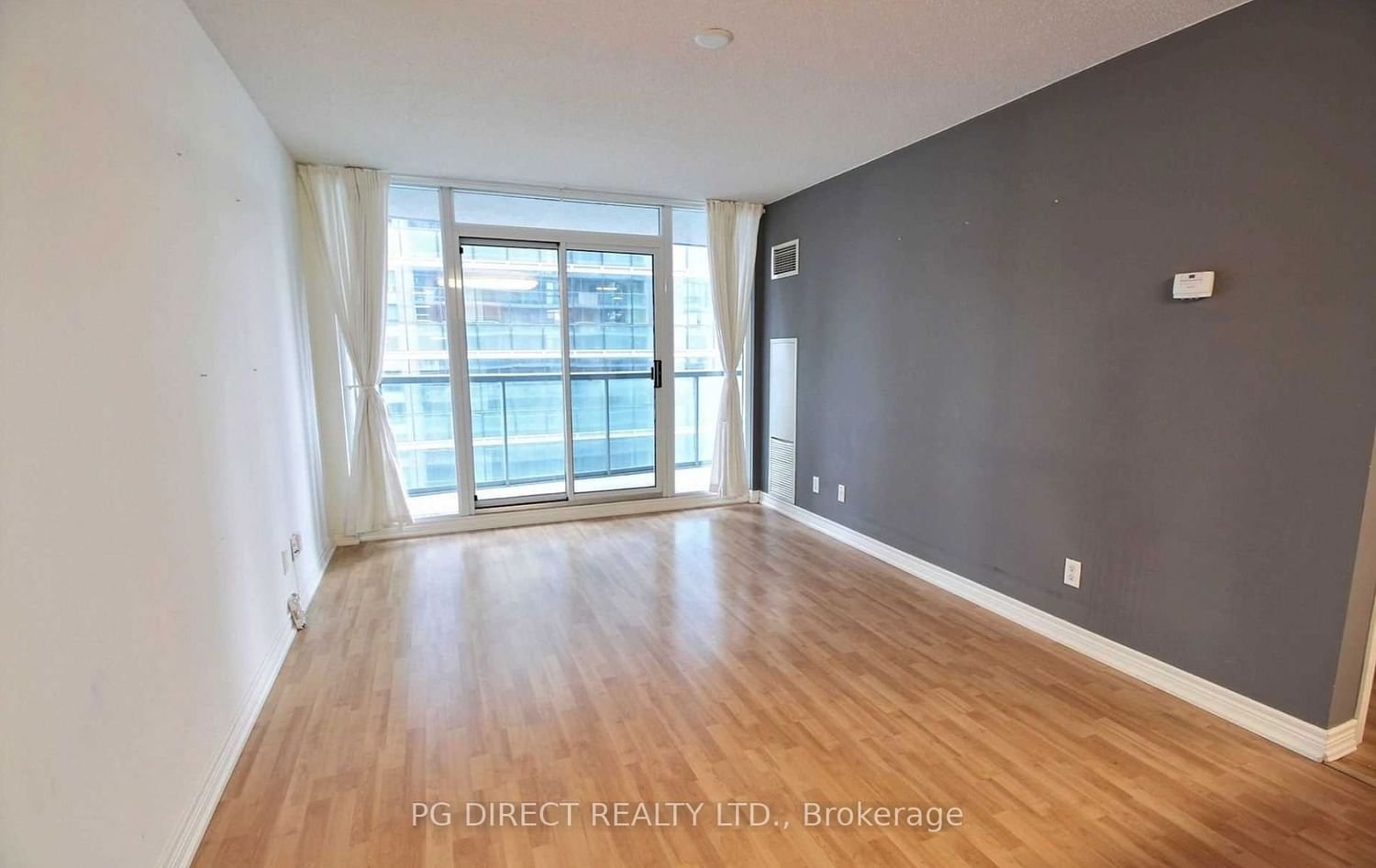 30 Grand Trunk Cres, unit 2107 for rent - image #4