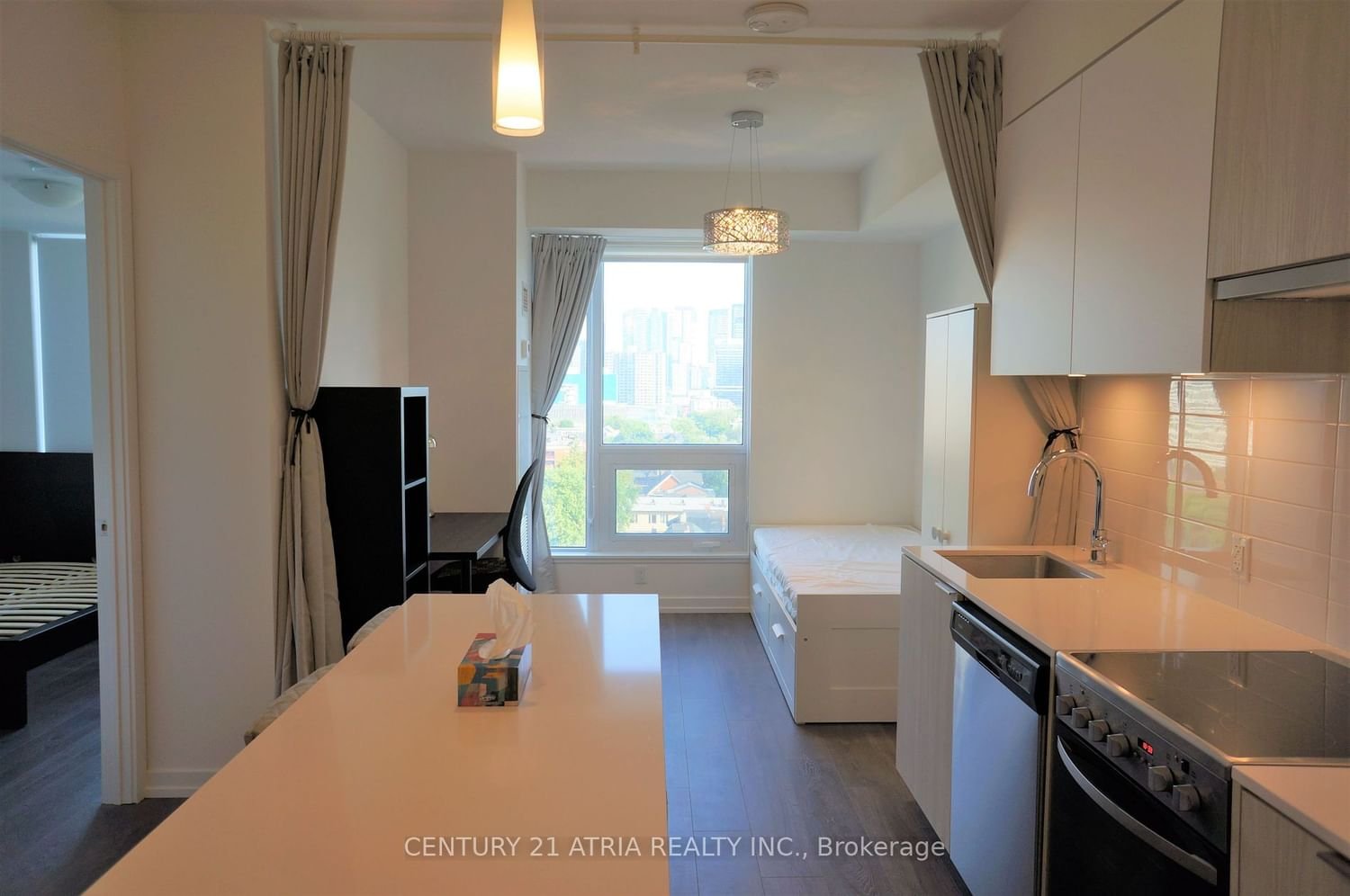 203 College St, unit 909 for rent - image #4
