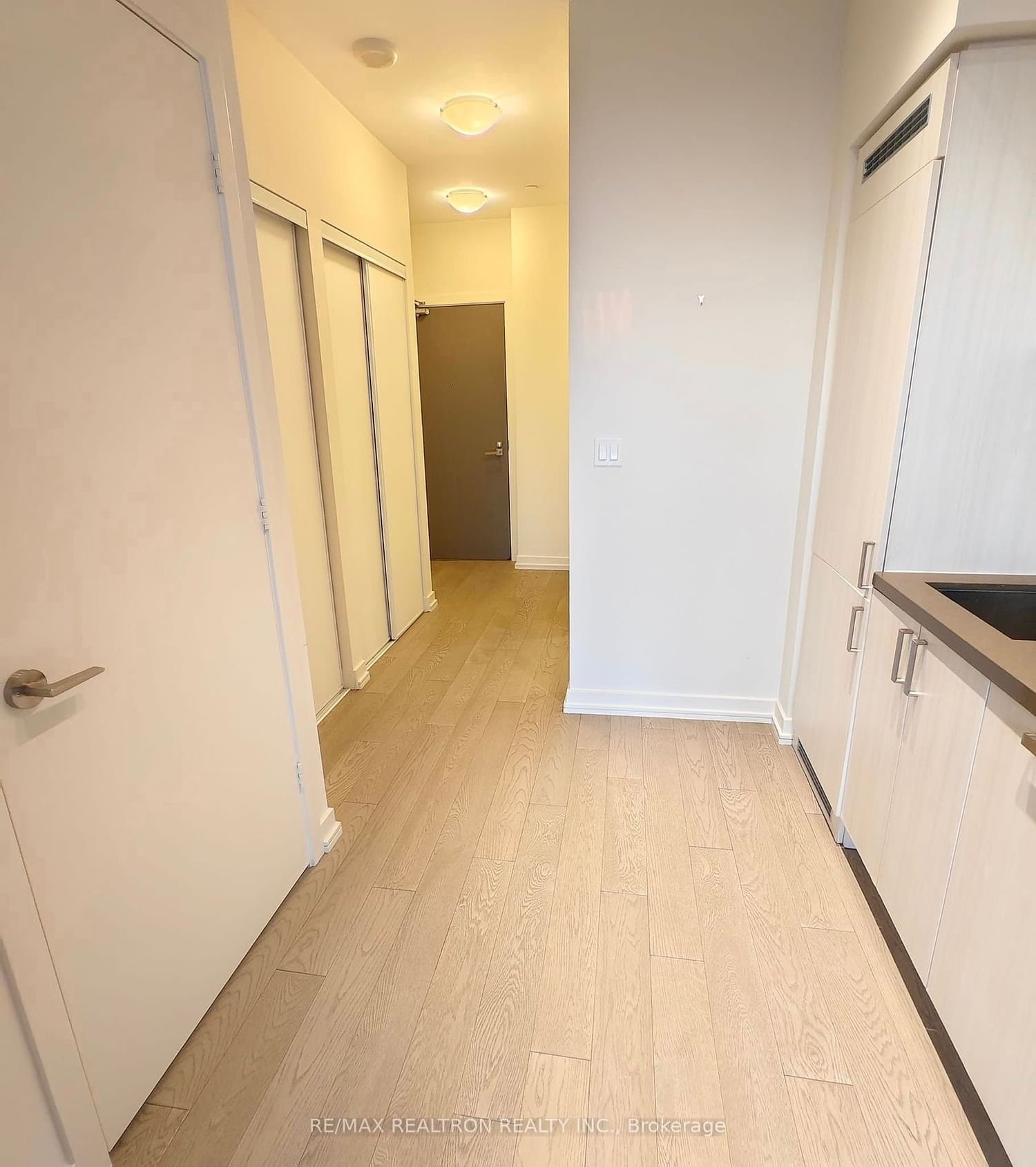 501 St Clair Ave W, unit 618 for rent - image #6