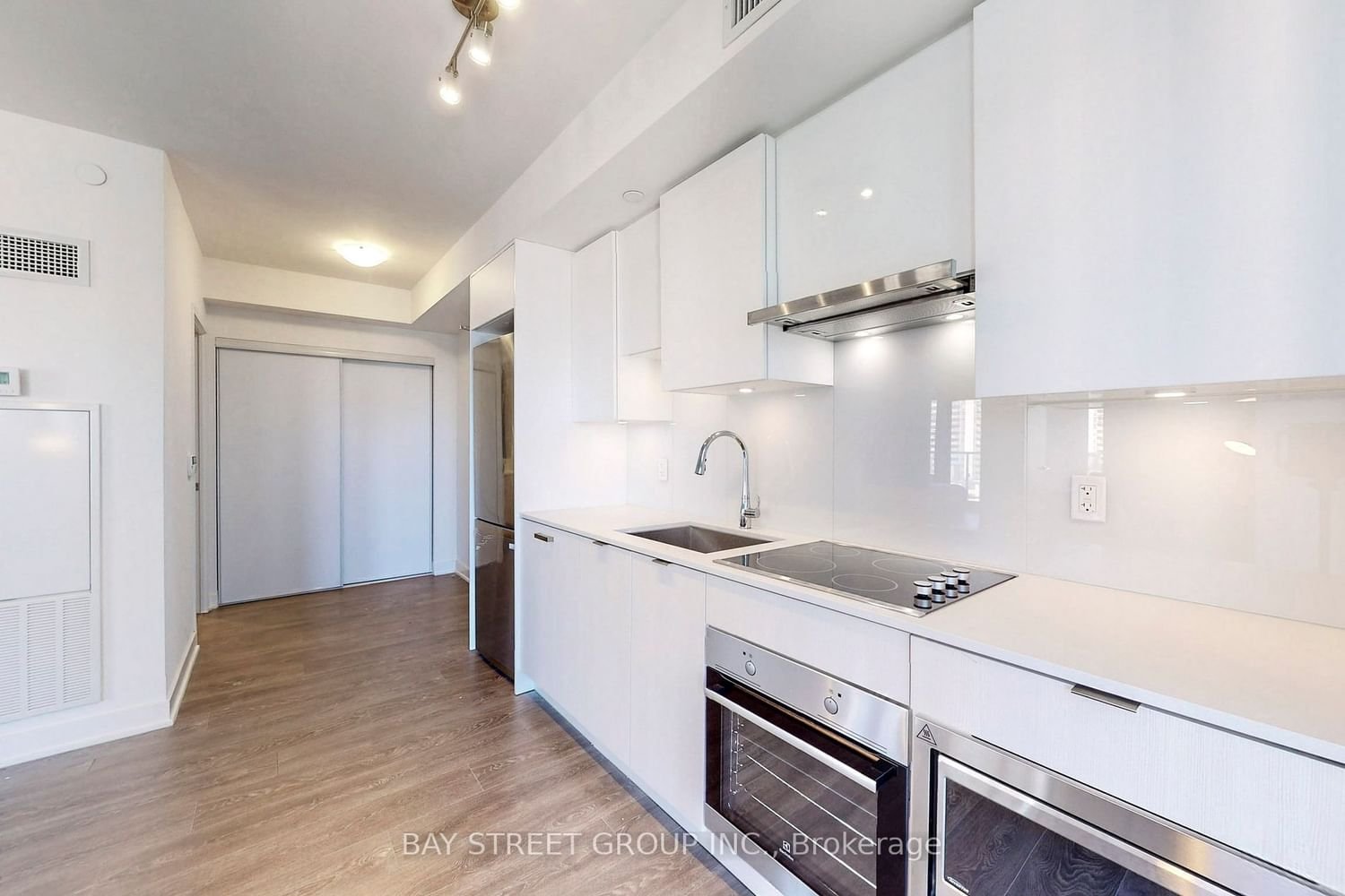 99 Broadway Ave, unit 1610 for rent - image #13