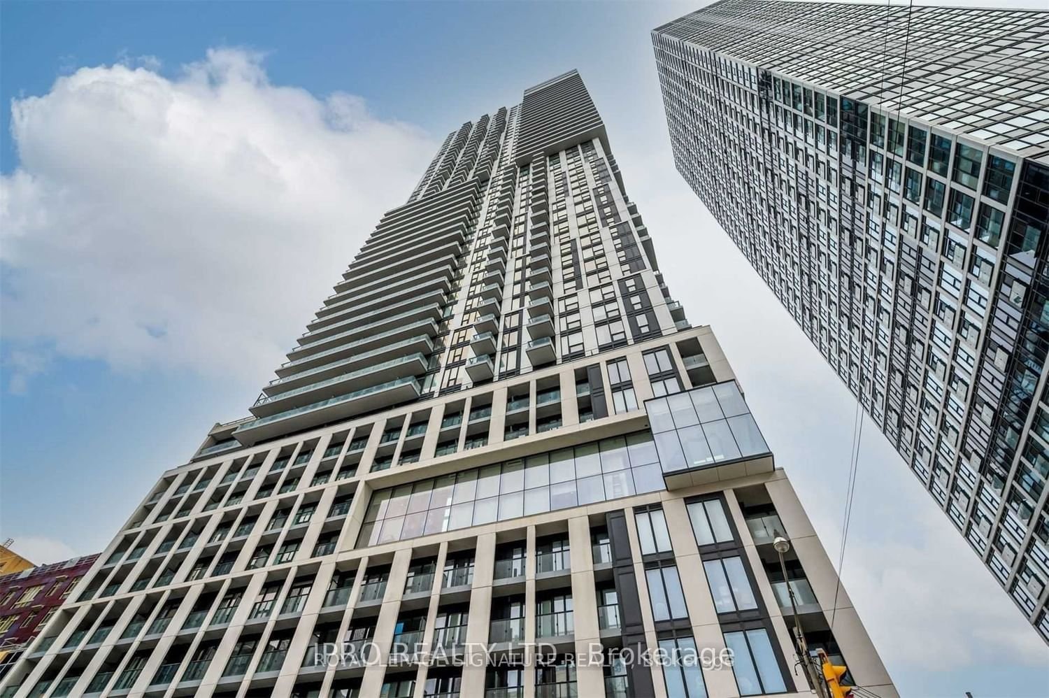 251 Jarvis St, unit 215 for rent - image #2