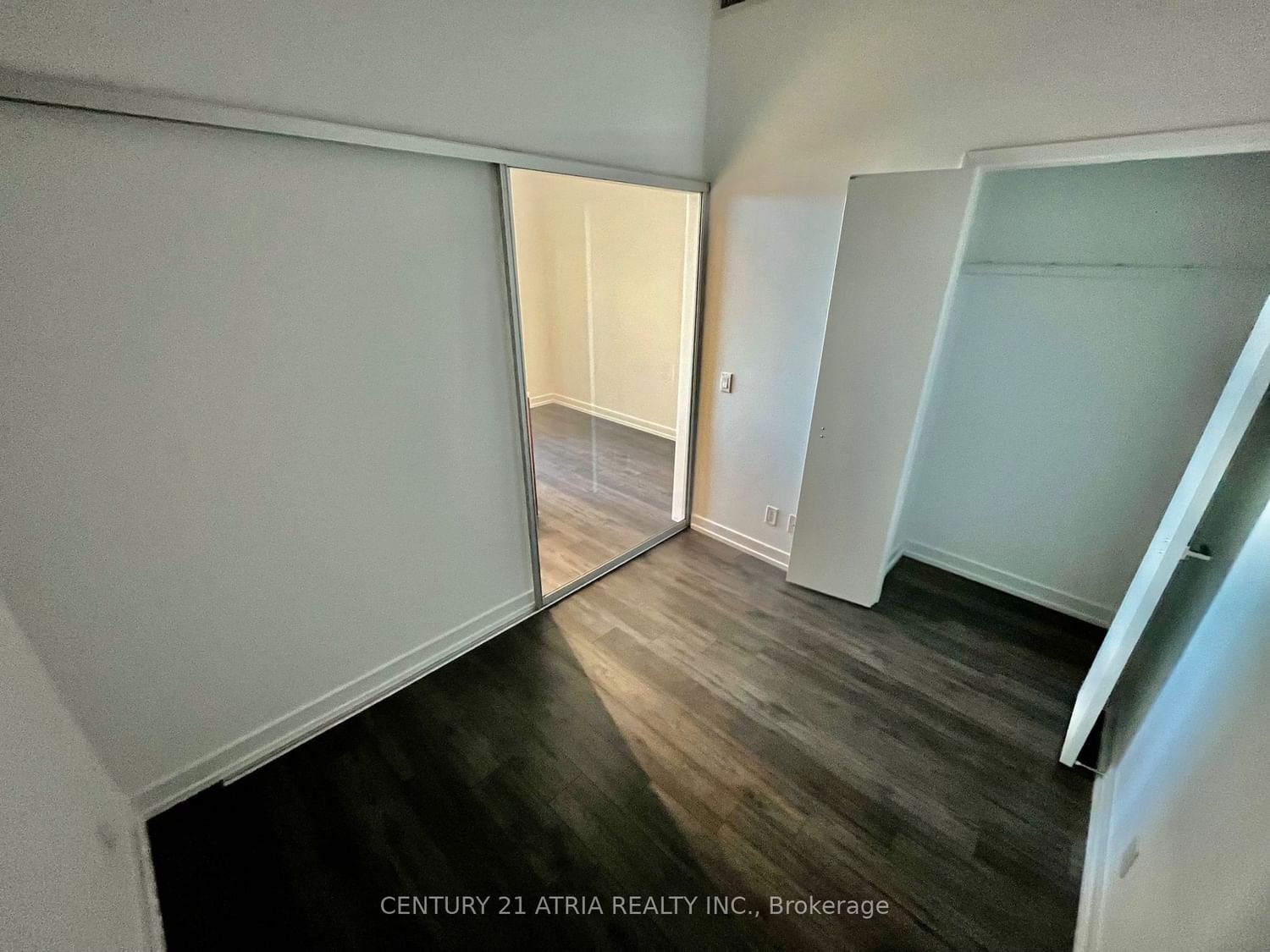 33 Helendale Ave, unit 401 for rent - image #8