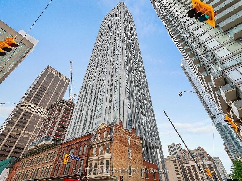 1 Yorkville Ave, unit 706 for rent - image #1