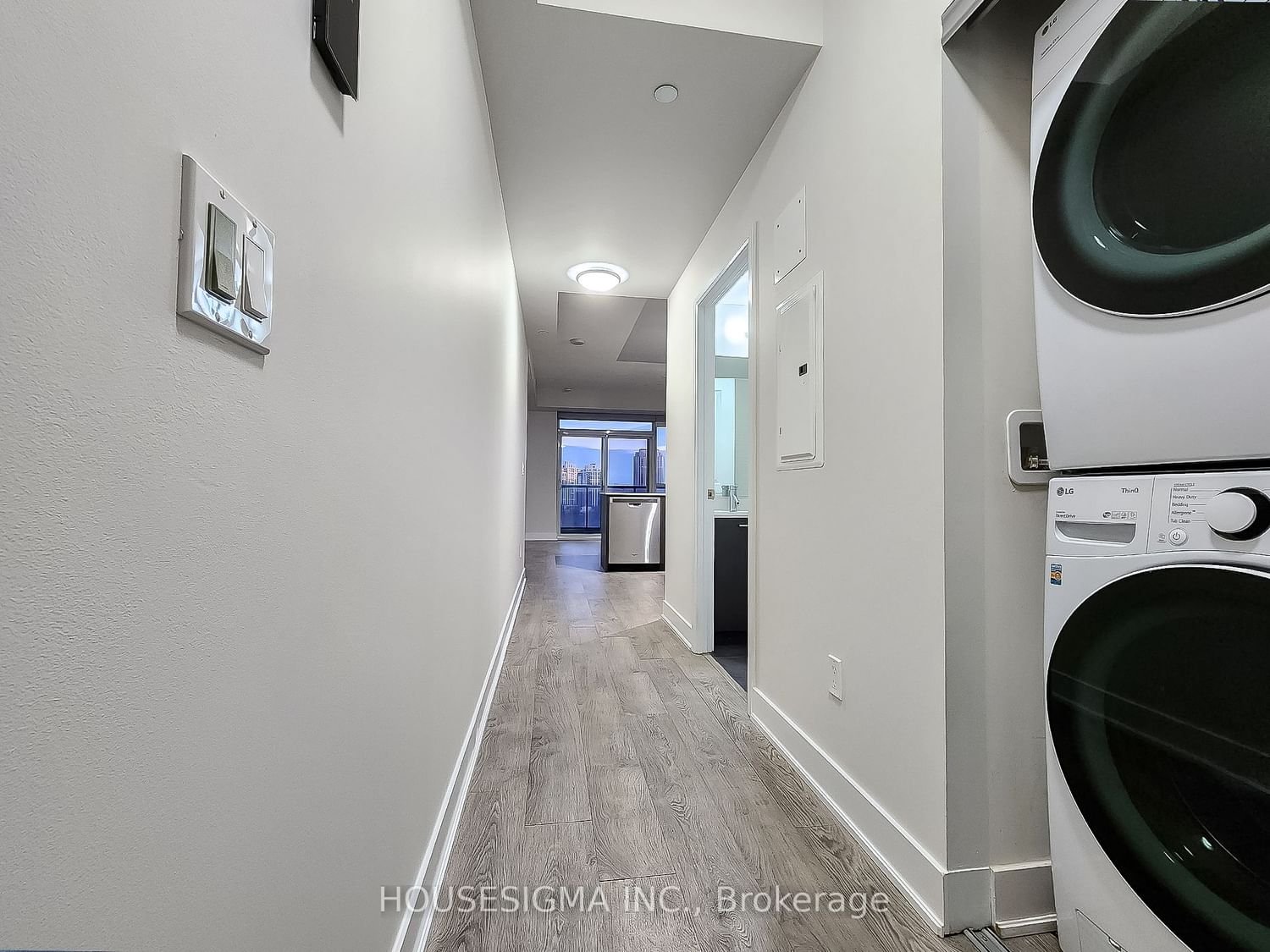 88 Sheppard Ave E, unit 1403 for rent - image #2