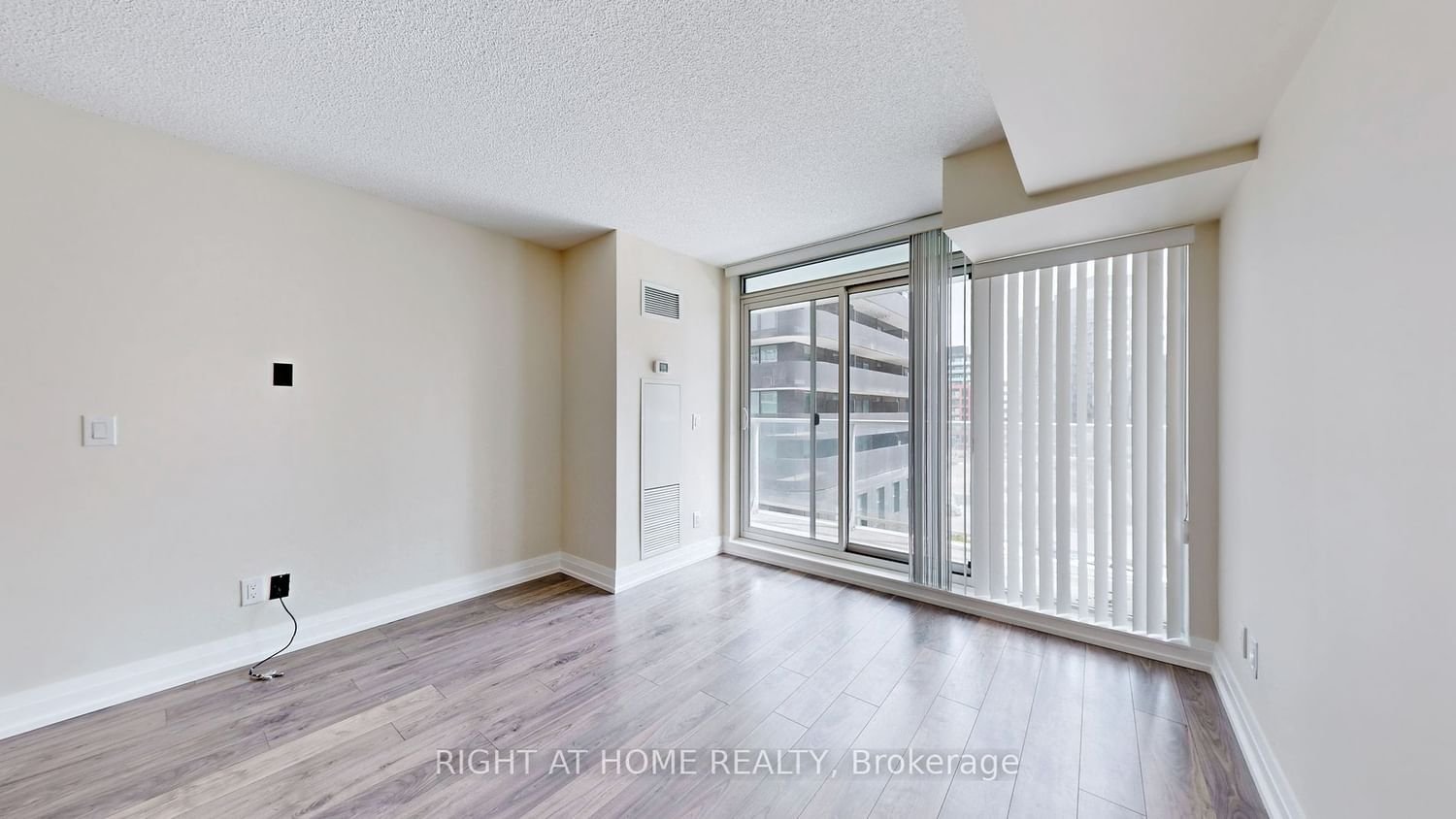 565 Wilson Ave, unit W402 for rent - image #10