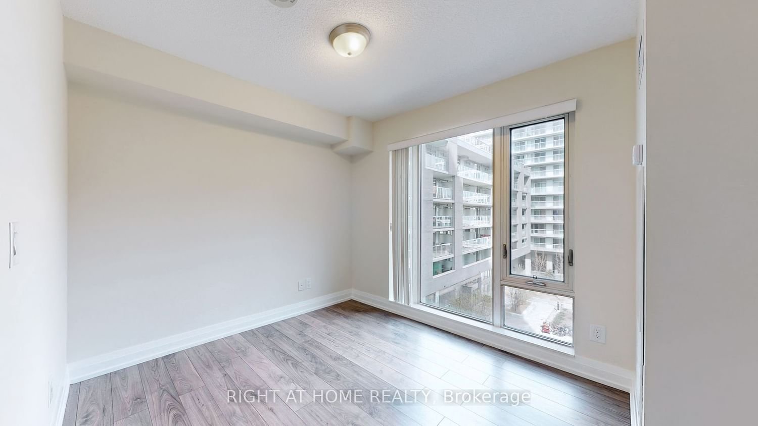565 Wilson Ave, unit W402 for rent - image #24