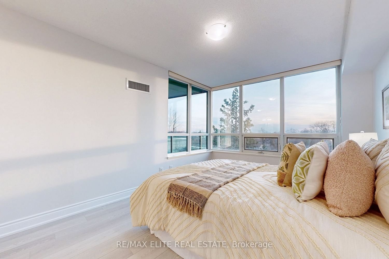 15 Greenview Ave, unit 407 for sale - image #23