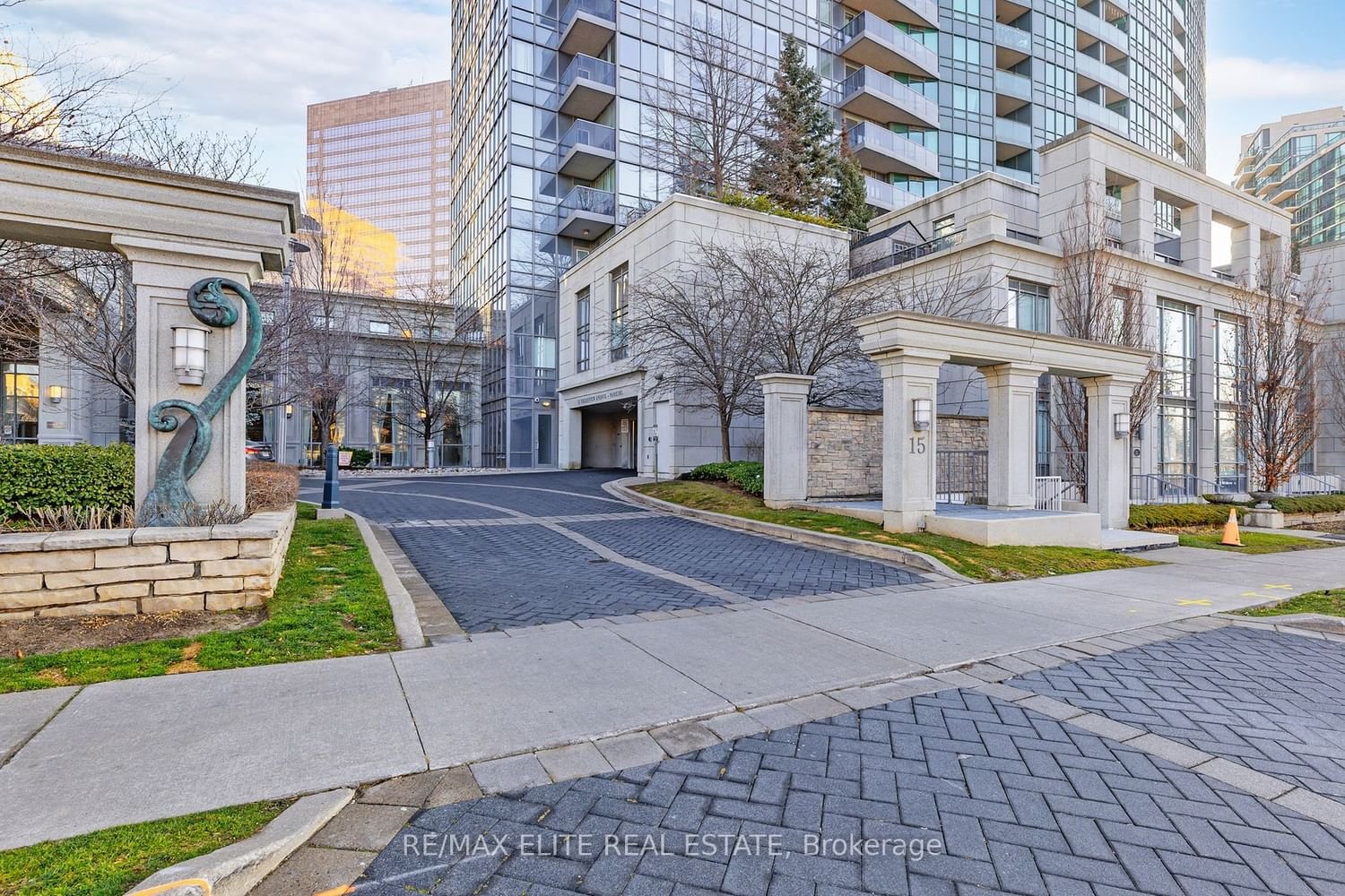 15 Greenview Ave, unit 407 for sale - image #4
