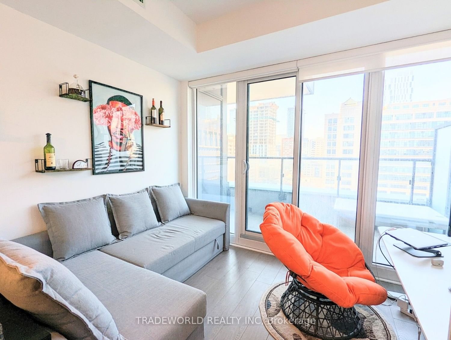 251 Jarvis St, unit 932 for rent - image #2