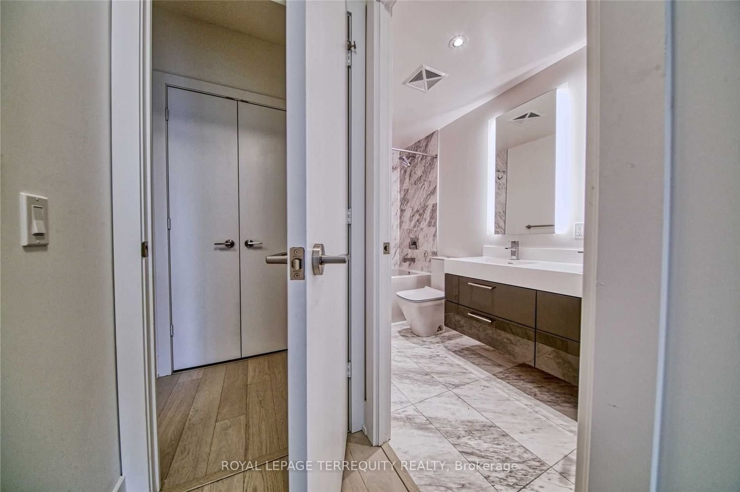 1 Yorkville Ave, unit 3501 for sale - image #18