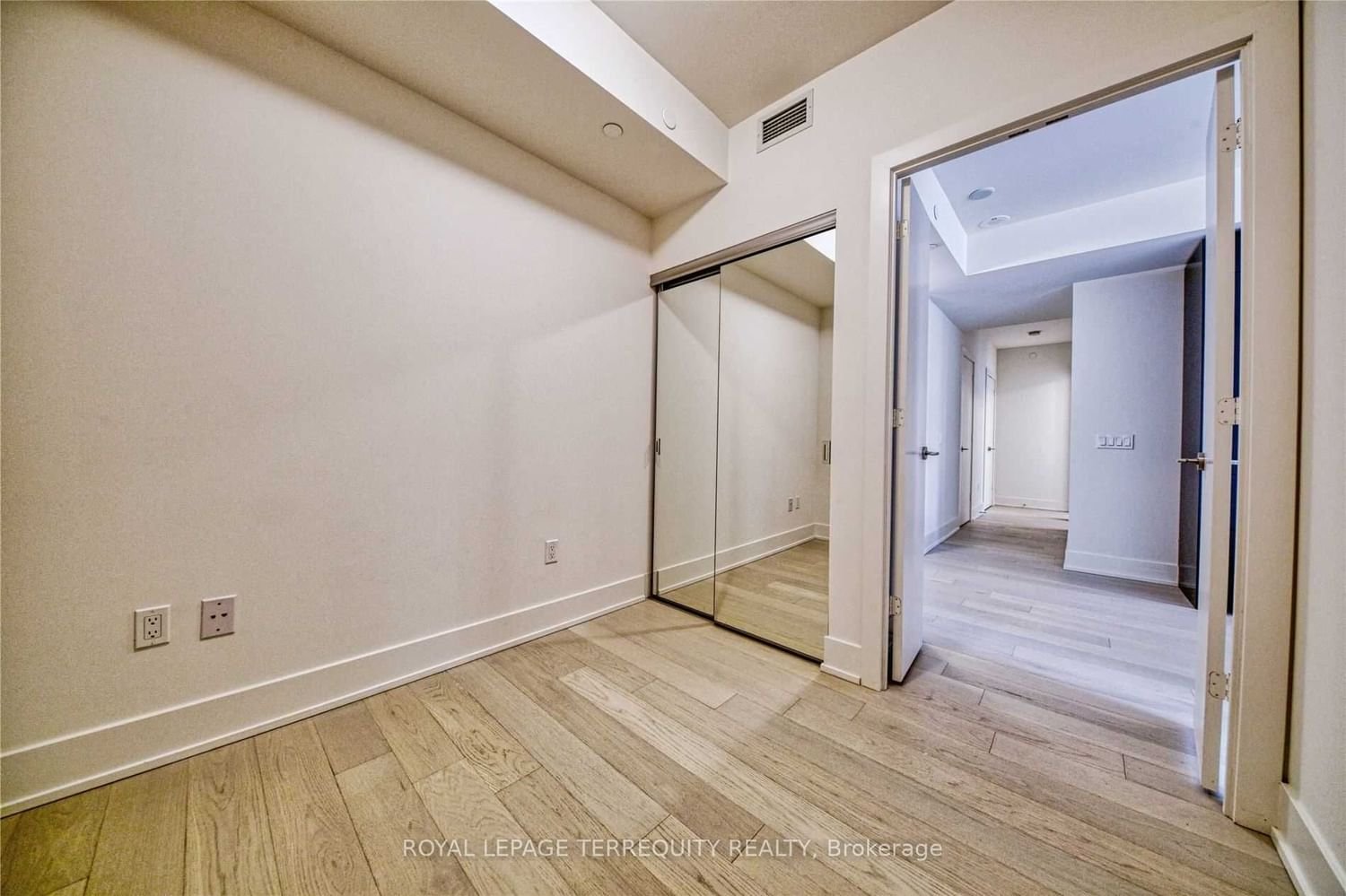 1 Yorkville Ave, unit 3501 for sale - image #4
